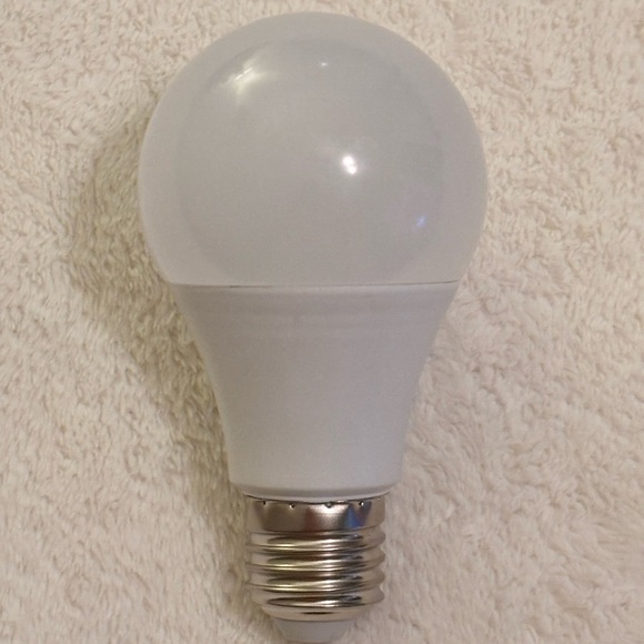 Light bulb stash spot. - Picture 4 of 4